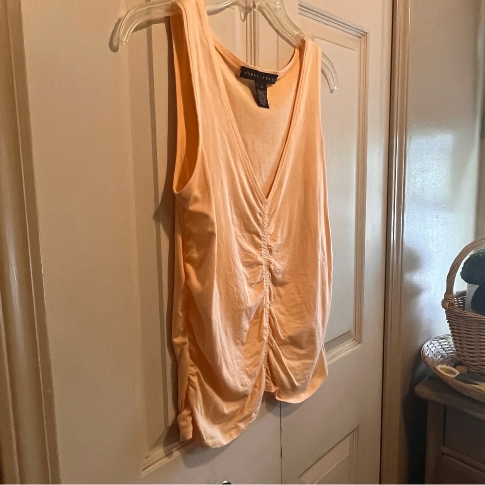 Yansi Fugel Peach Sleeveless Ruched V-Neck Top – Size Small